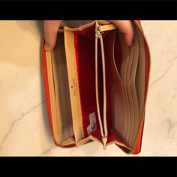 Like new bright pink Kate spade wallet - Picture 3 of 3